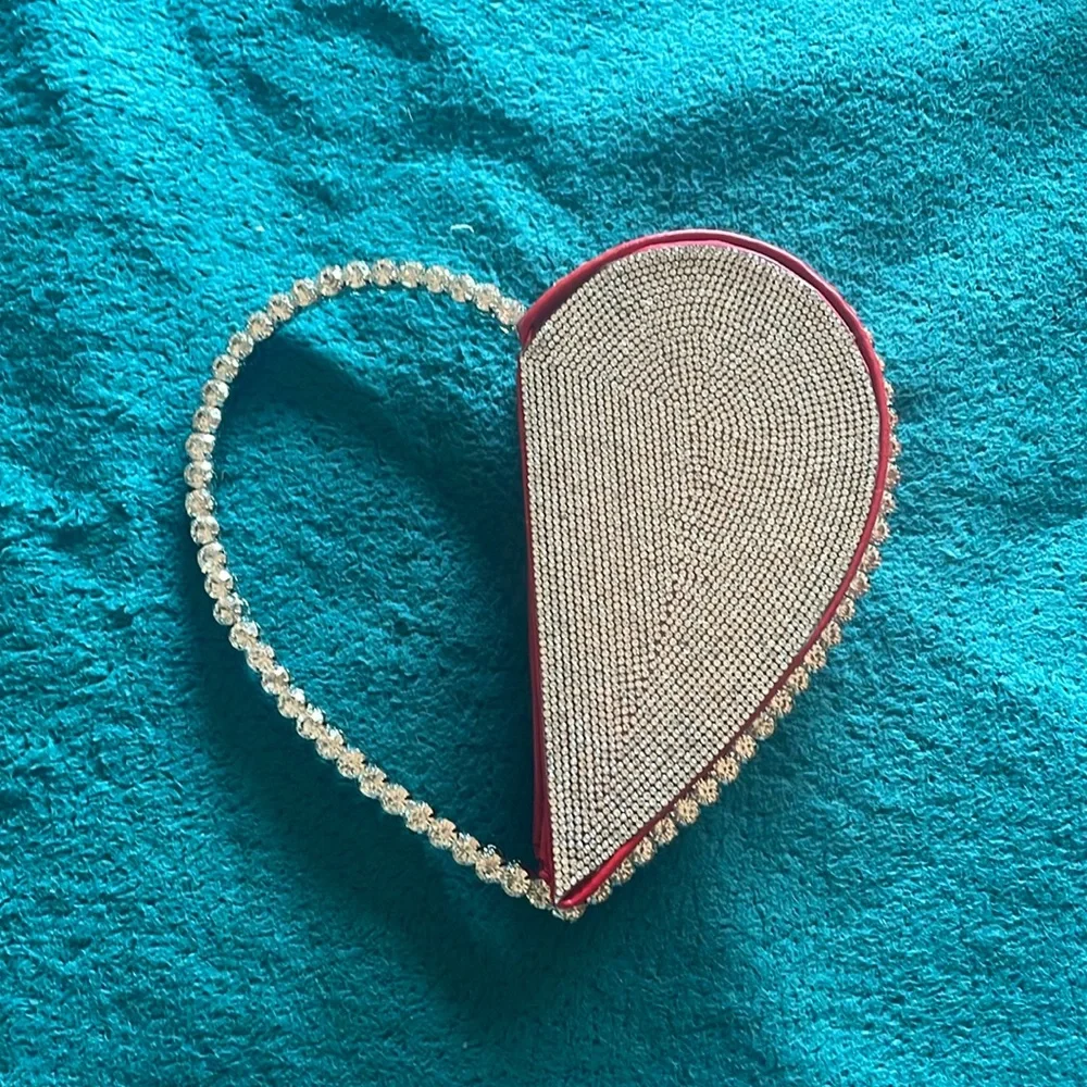 Heart Shaped Clutch Purse - Picture 1 of 3